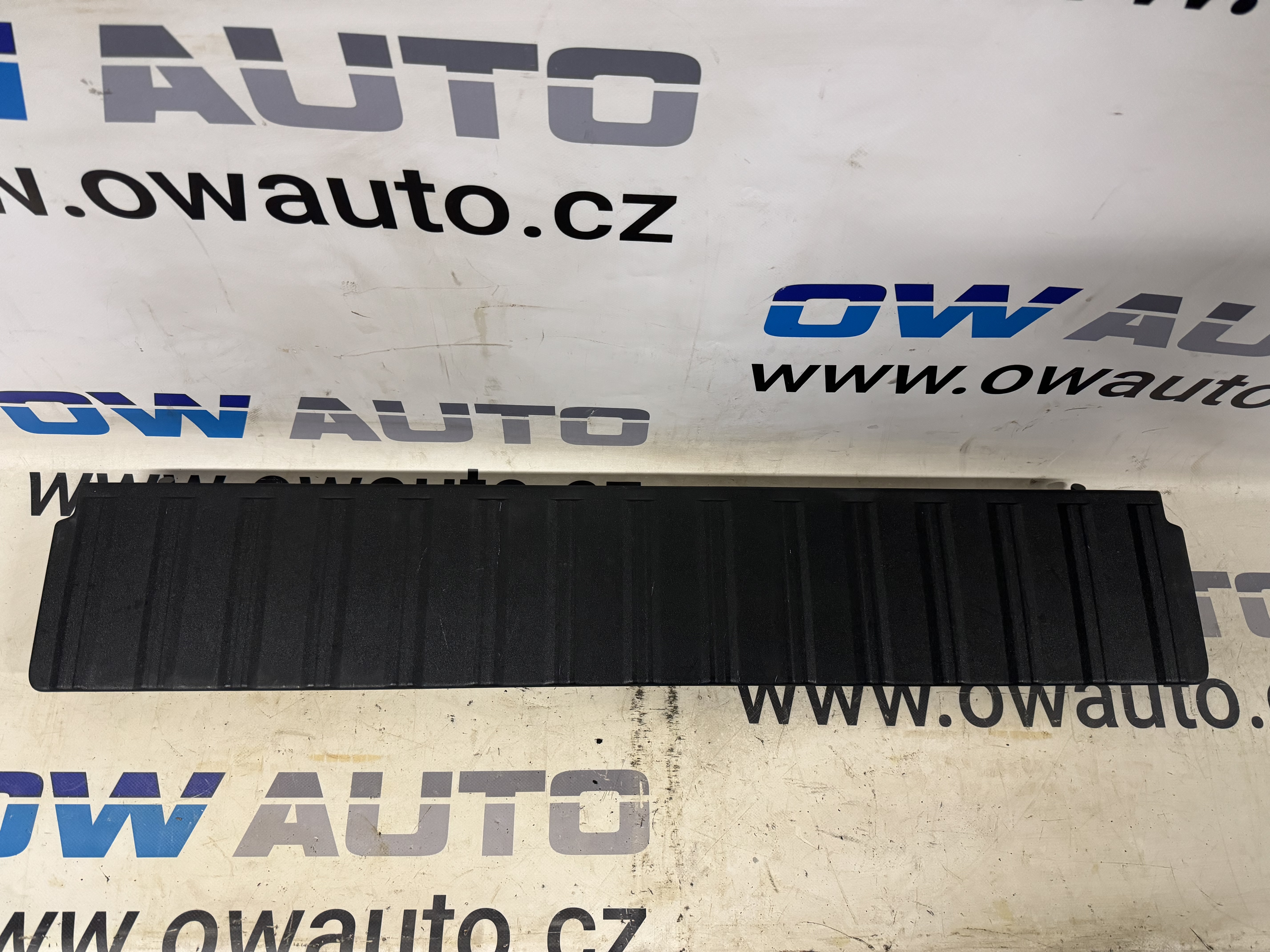 Kryt pátých dveří spodní Volvo Xc90 08641116