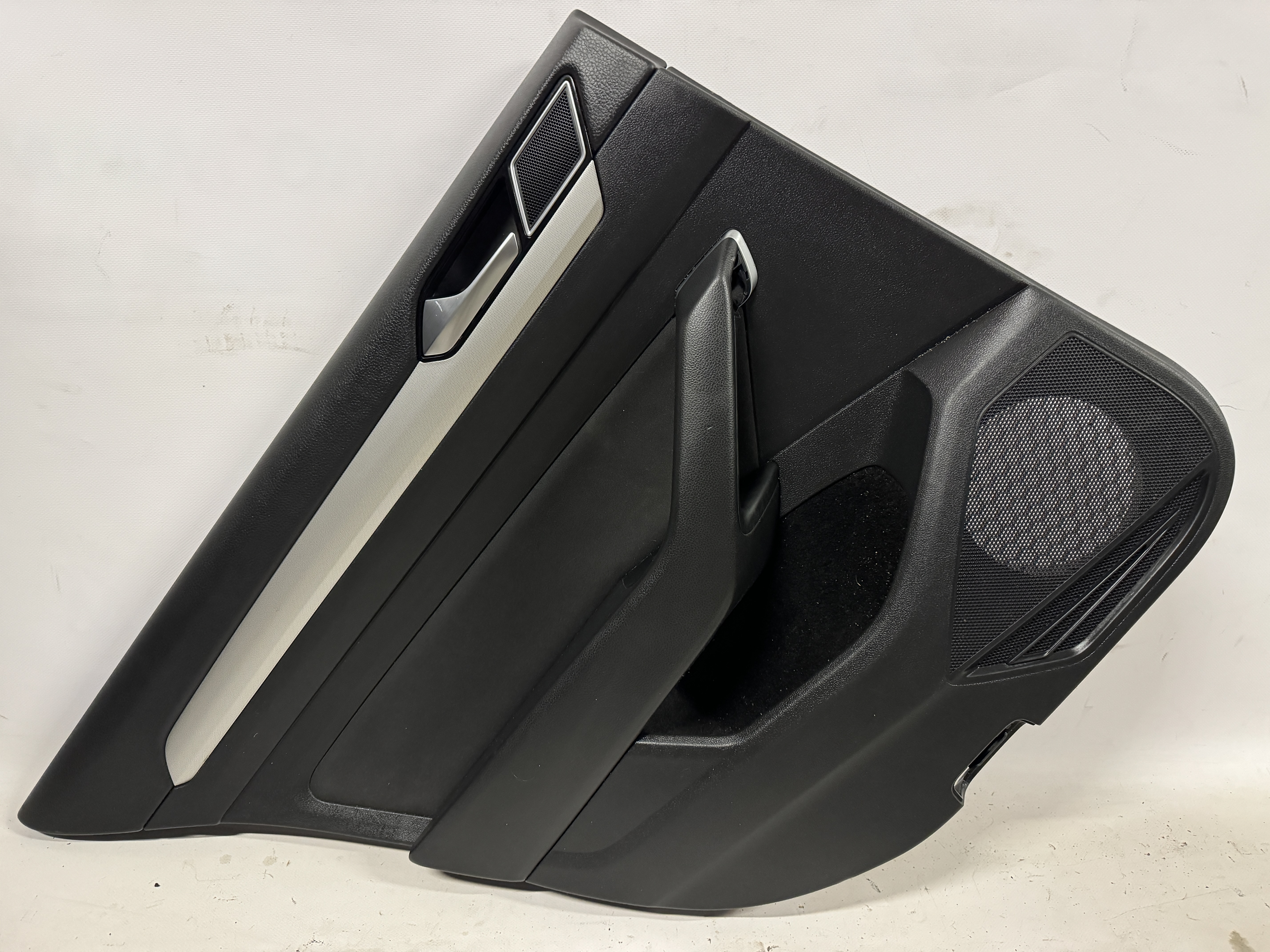 Panel dveří levý zadní VW Passat B8 Variant 