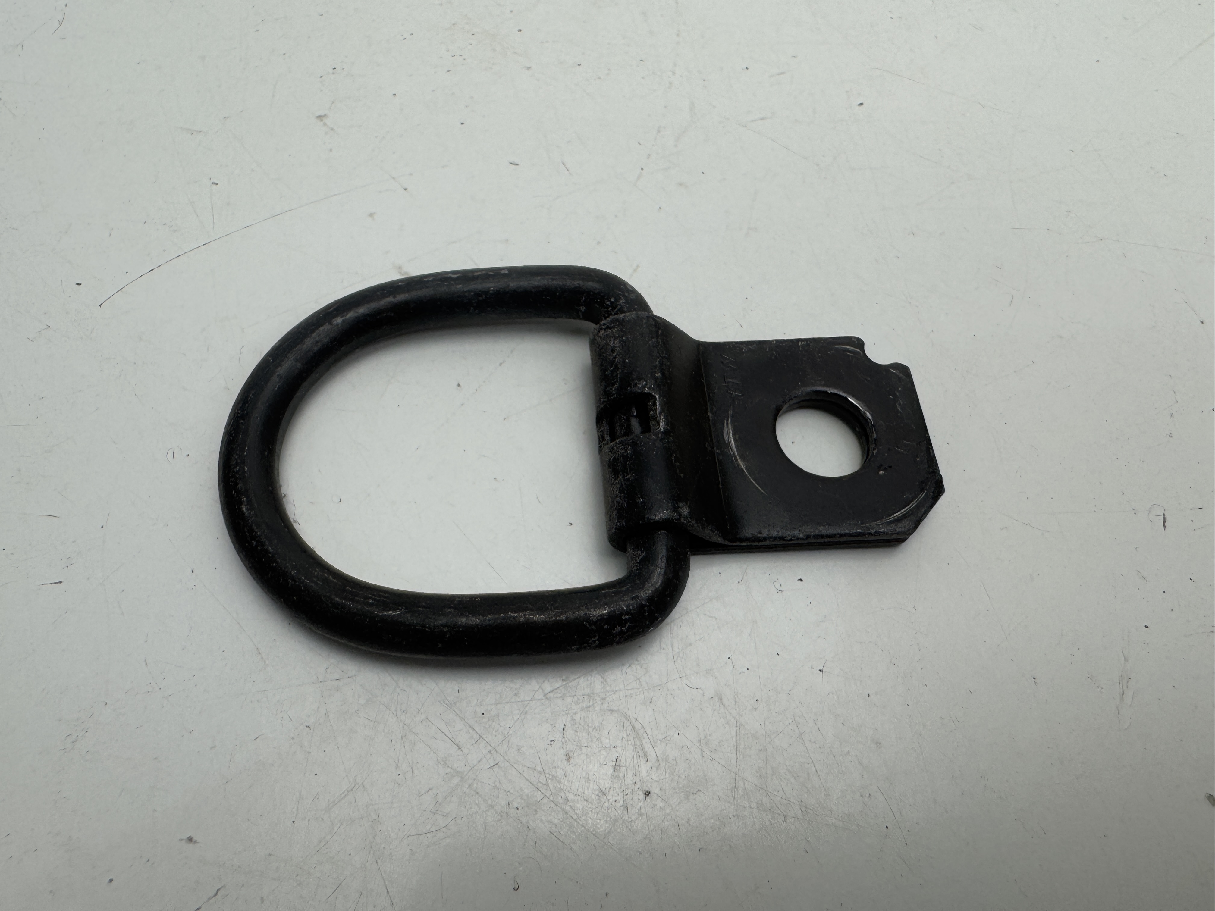 Upínací oko Opel Vivaro B 8200688717