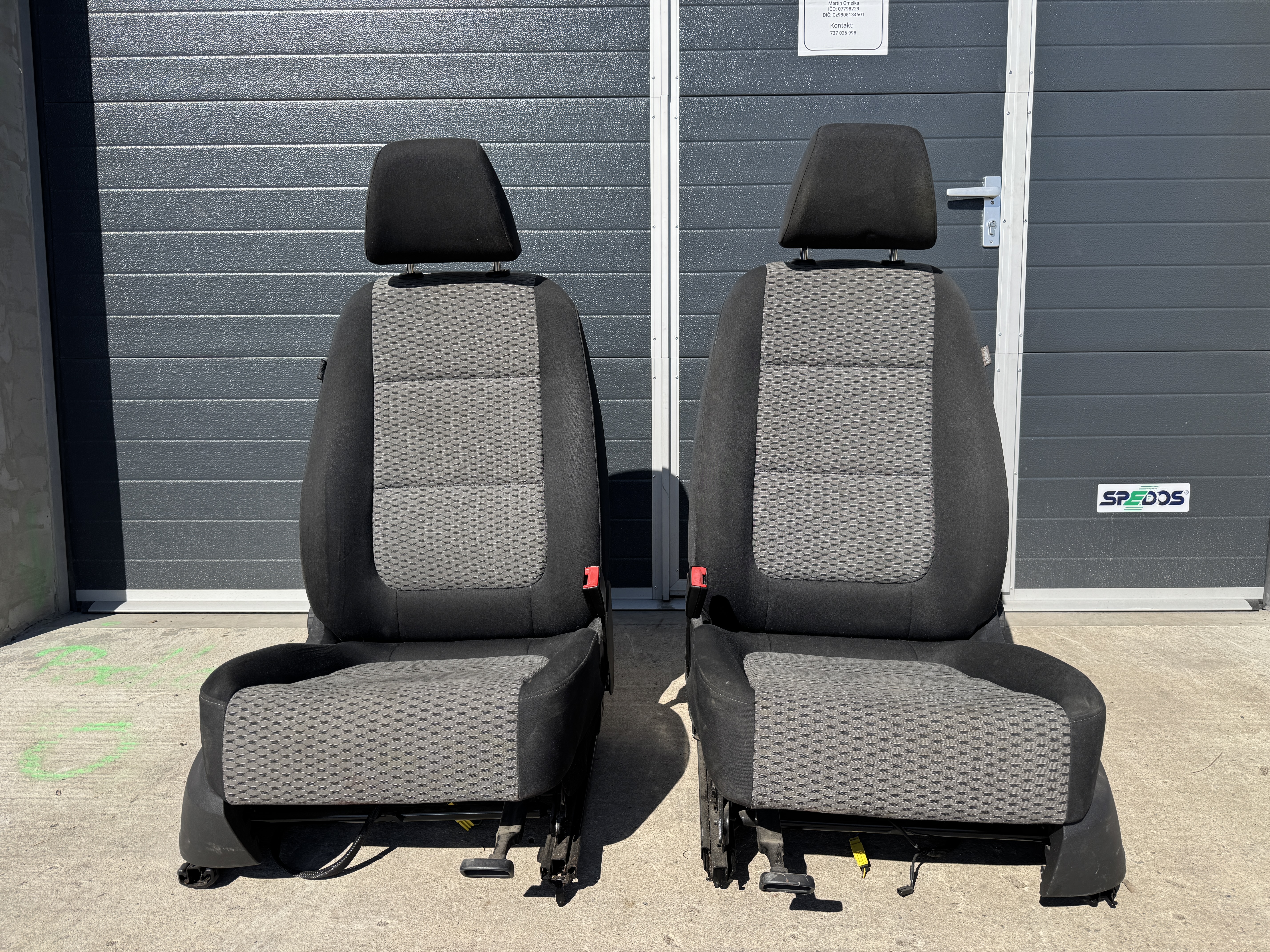 Přední sedadla VW Sharan 7N